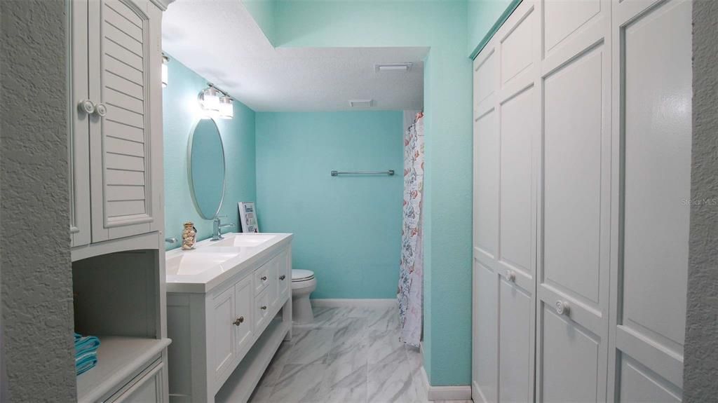 For Sale: $279,900 (2 beds, 2 baths, 1049 Square Feet)