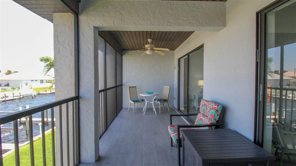 For Sale: $279,900 (2 beds, 2 baths, 1049 Square Feet)