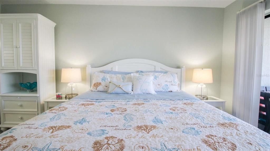 For Sale: $279,900 (2 beds, 2 baths, 1049 Square Feet)