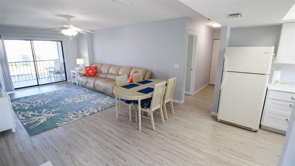 For Sale: $279,900 (2 beds, 2 baths, 1049 Square Feet)