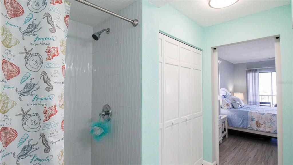 For Sale: $279,900 (2 beds, 2 baths, 1049 Square Feet)