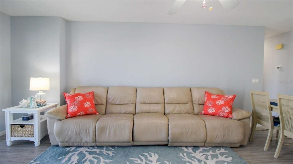 For Sale: $279,900 (2 beds, 2 baths, 1049 Square Feet)