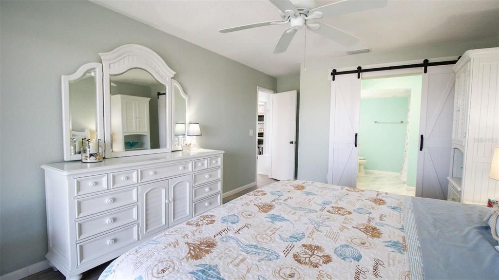 For Sale: $279,900 (2 beds, 2 baths, 1049 Square Feet)