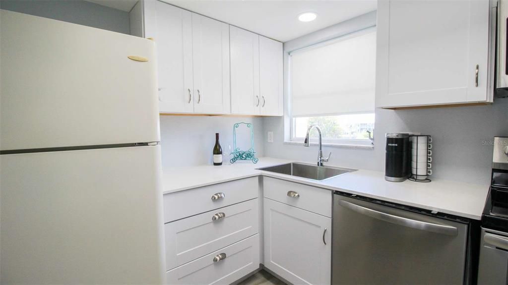 For Sale: $279,900 (2 beds, 2 baths, 1049 Square Feet)