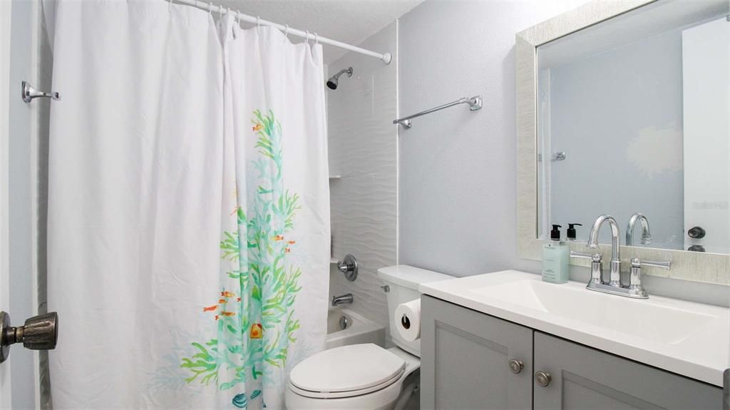 For Sale: $279,900 (2 beds, 2 baths, 1049 Square Feet)