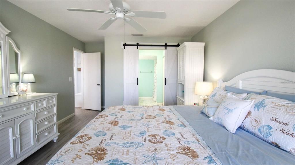 For Sale: $279,900 (2 beds, 2 baths, 1049 Square Feet)