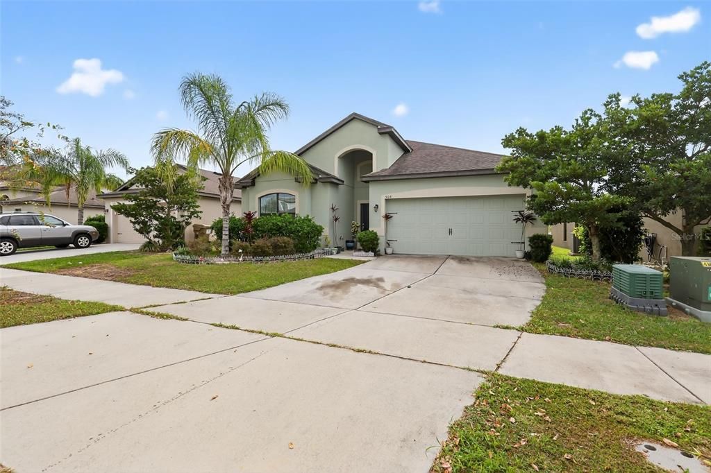 For Sale: $354,900 (4 beds, 2 baths, 2104 Square Feet)