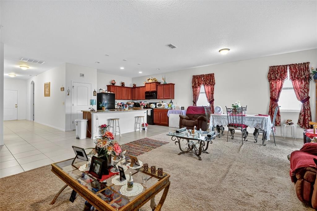 For Sale: $354,900 (4 beds, 2 baths, 2104 Square Feet)