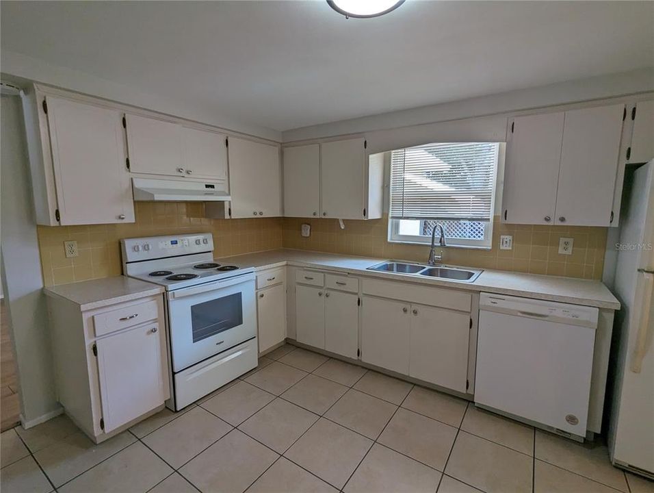 For Rent: $1,625 (2 beds, 1 baths, 1492 Square Feet)