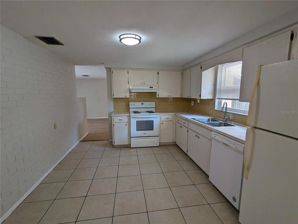 For Rent: $1,625 (2 beds, 1 baths, 1492 Square Feet)