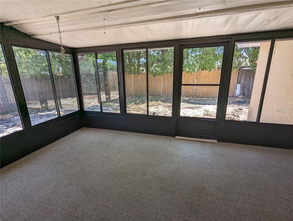 For Rent: $1,625 (2 beds, 1 baths, 1492 Square Feet)