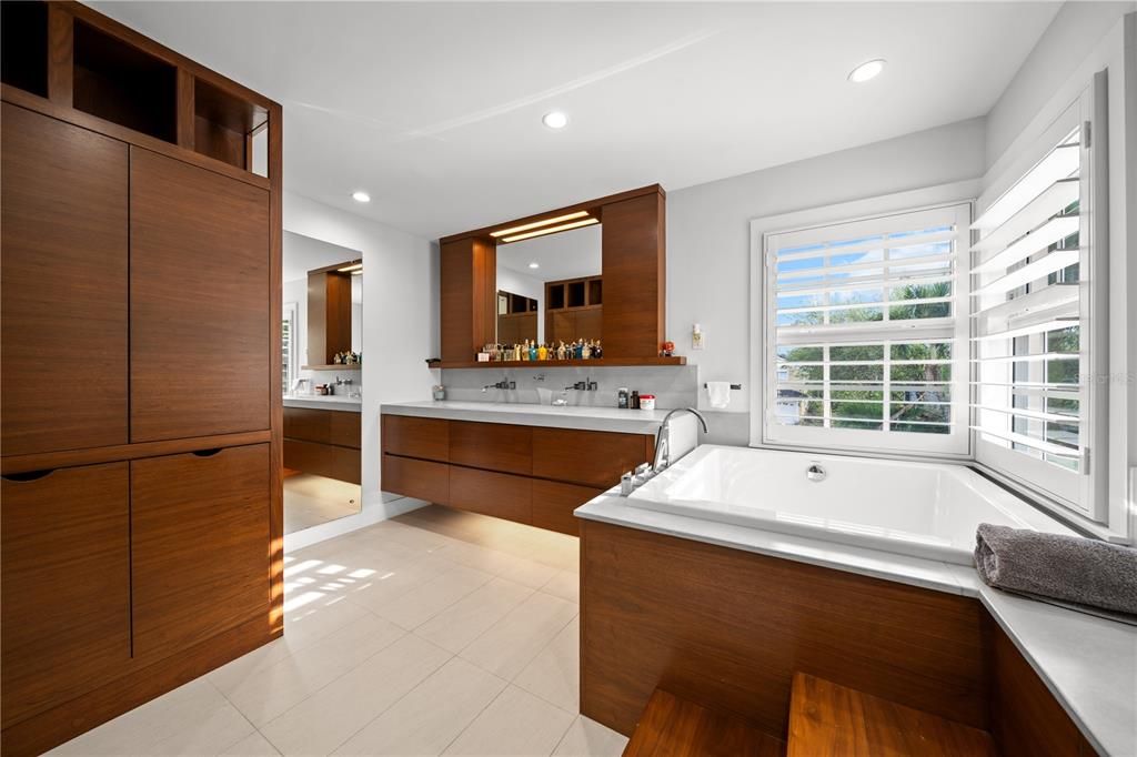 For Sale: $1,299,000 (5 beds, 3 baths, 3495 Square Feet)