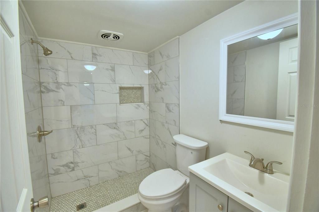 合同活跃: $259,000 (3 贝兹, 2 浴室, 1418 平方英尺)