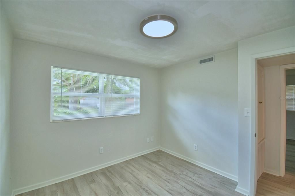 合同活跃: $259,000 (3 贝兹, 2 浴室, 1418 平方英尺)