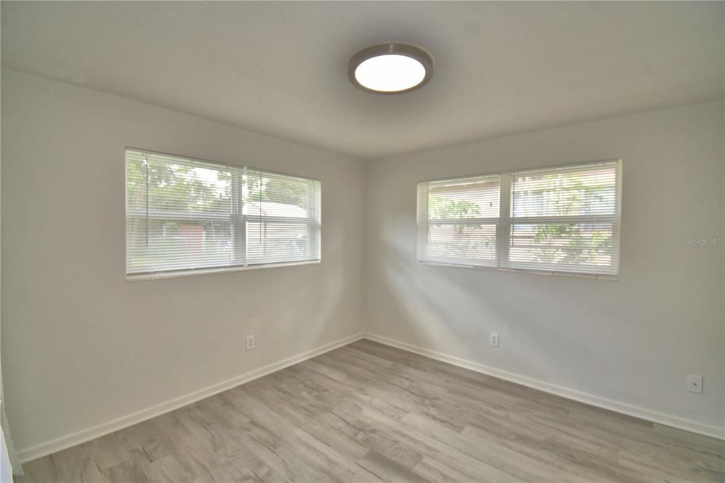 合同活跃: $259,000 (3 贝兹, 2 浴室, 1418 平方英尺)