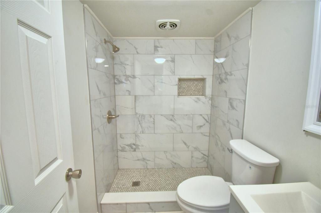 合同活跃: $259,000 (3 贝兹, 2 浴室, 1418 平方英尺)