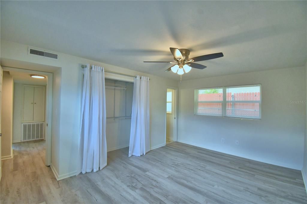 合同活跃: $259,000 (3 贝兹, 2 浴室, 1418 平方英尺)