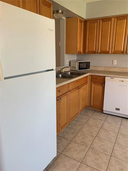 В аренду: $1,600 (3 спален, 2 ванн, 1309 Квадратных фут)