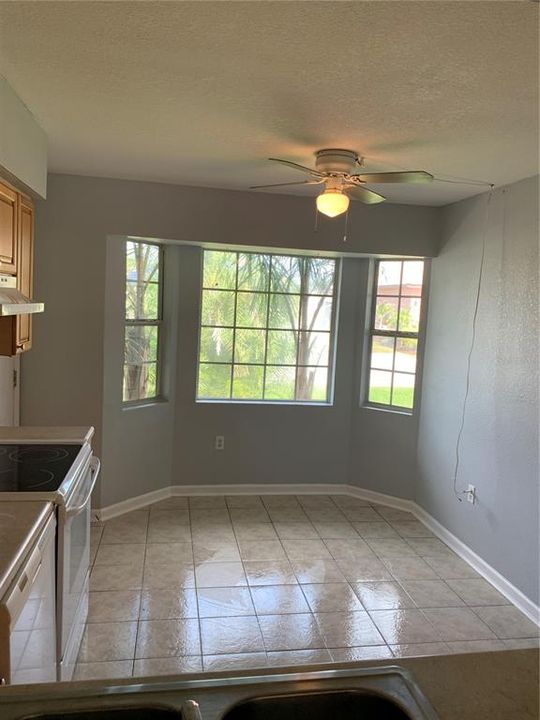 В аренду: $1,600 (3 спален, 2 ванн, 1309 Квадратных фут)