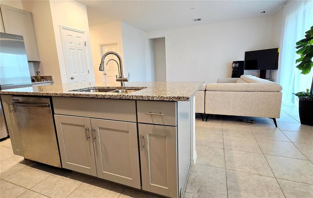 For Rent: $1,950 (3 beds, 2 baths, 1671 Square Feet)