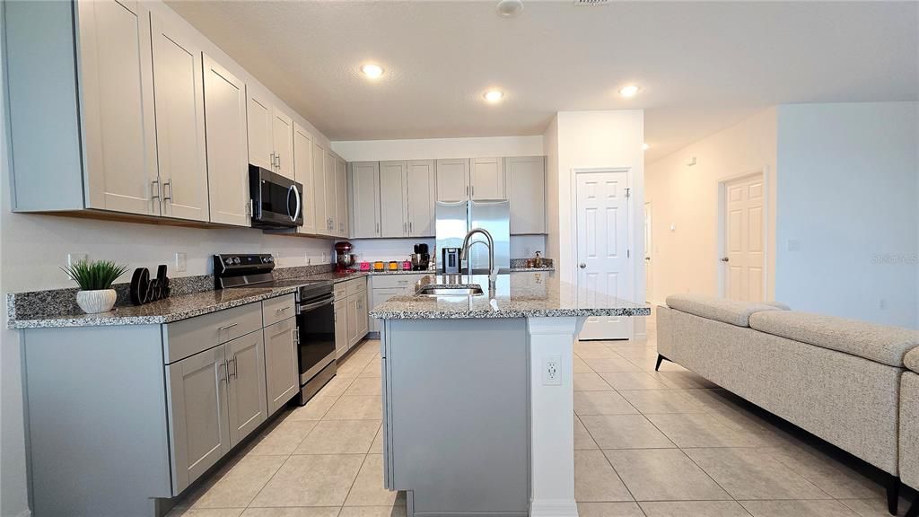 For Rent: $1,950 (3 beds, 2 baths, 1671 Square Feet)