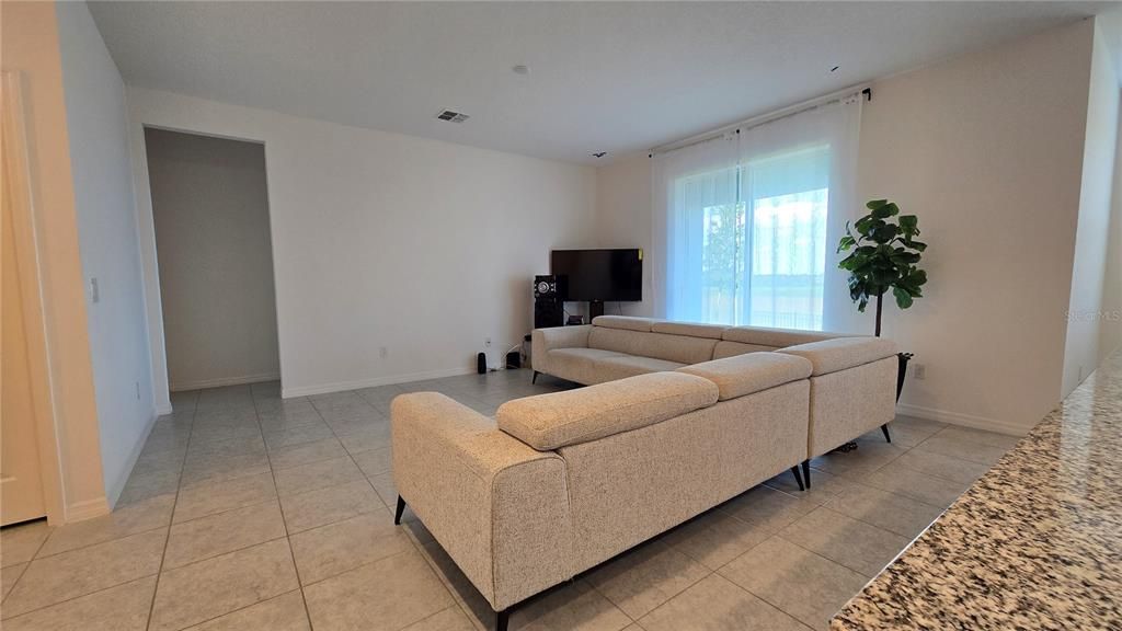 For Rent: $1,950 (3 beds, 2 baths, 1671 Square Feet)