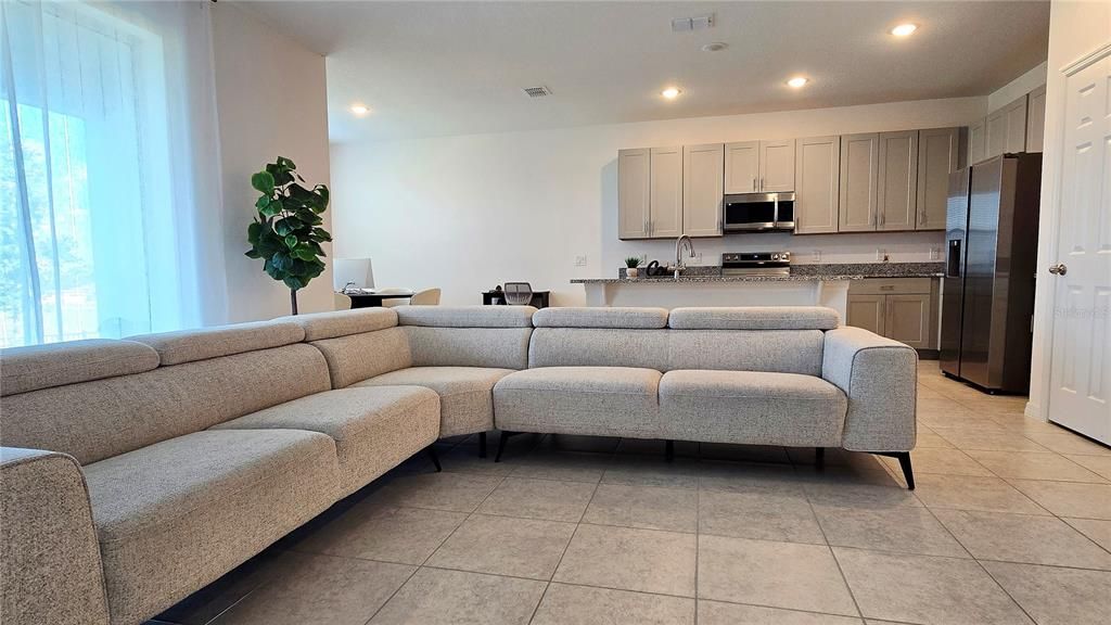 For Rent: $1,950 (3 beds, 2 baths, 1671 Square Feet)