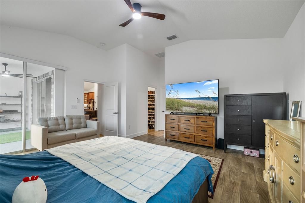 For Sale: $1,299,999 (3 beds, 3 baths, 2638 Square Feet)