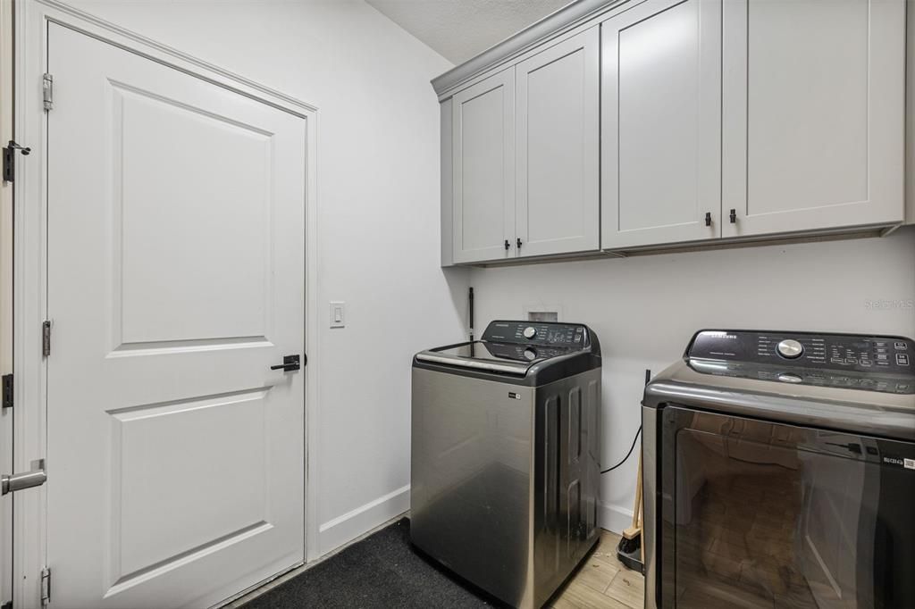 For Sale: $1,299,999 (3 beds, 3 baths, 2638 Square Feet)