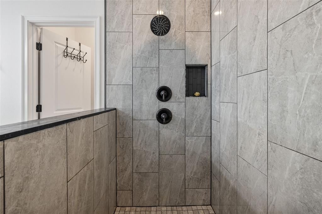 For Sale: $1,299,999 (3 beds, 3 baths, 2638 Square Feet)