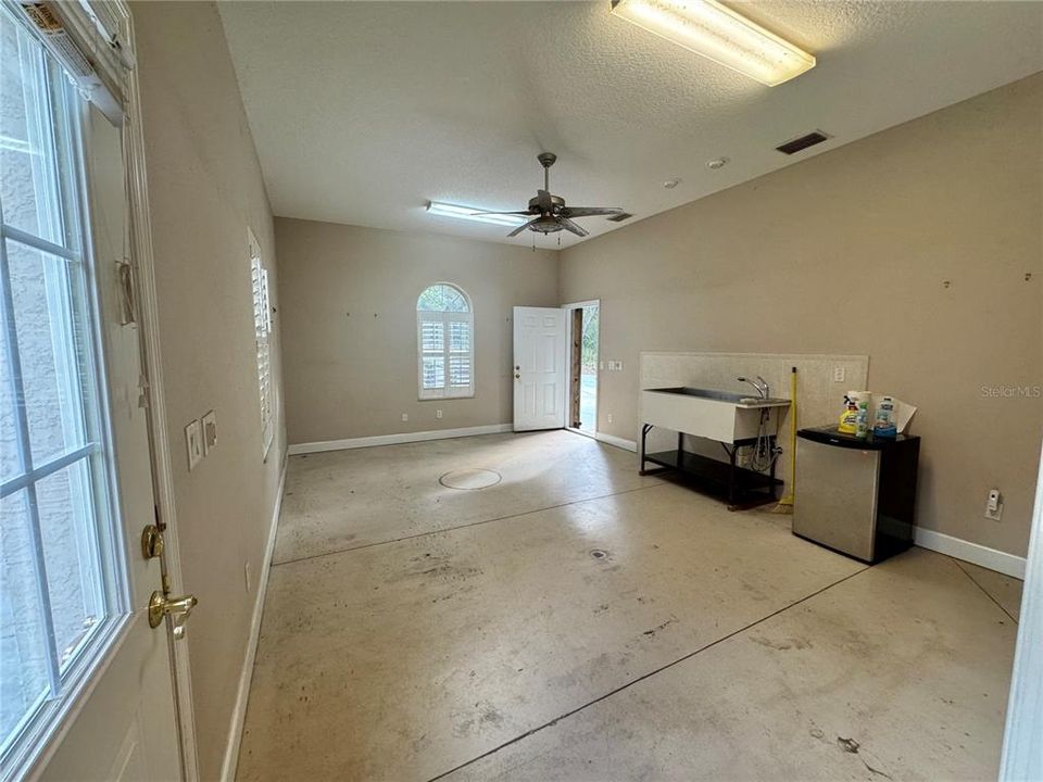 For Sale: $799,900 (3 beds, 2 baths, 3186 Square Feet)