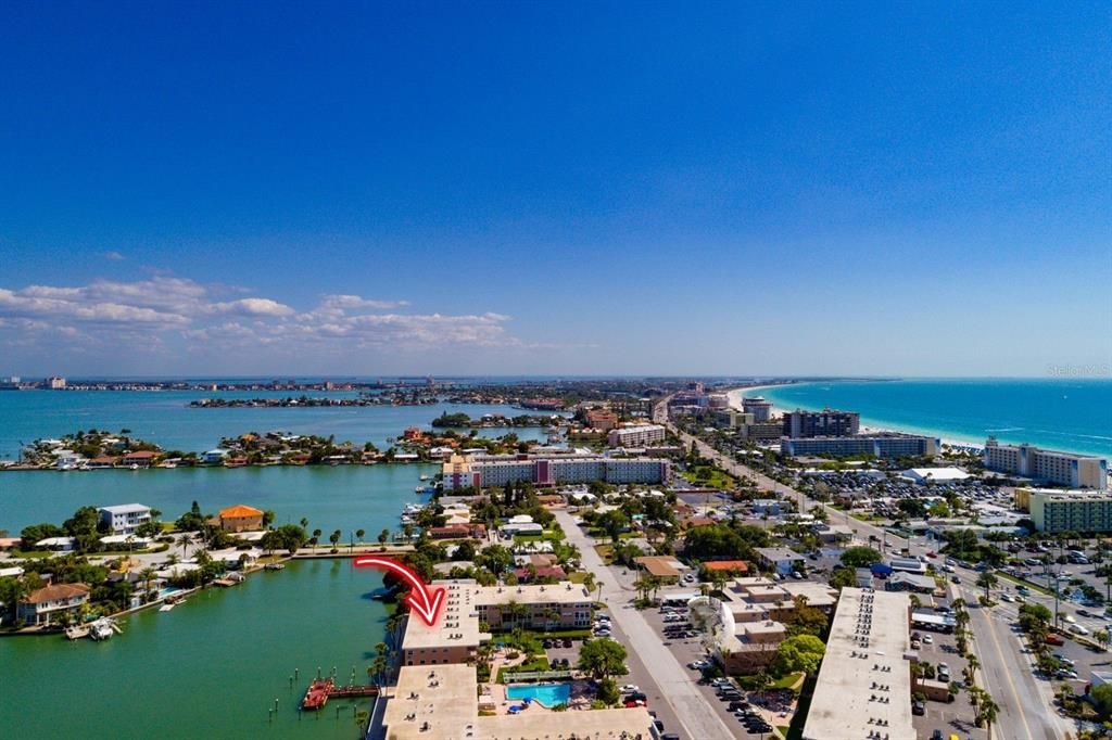 На продажу: $399,000 (2 спален, 2 ванн, 1290 Квадратных фут)