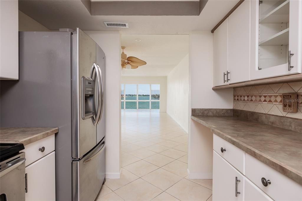 На продажу: $399,000 (2 спален, 2 ванн, 1290 Квадратных фут)