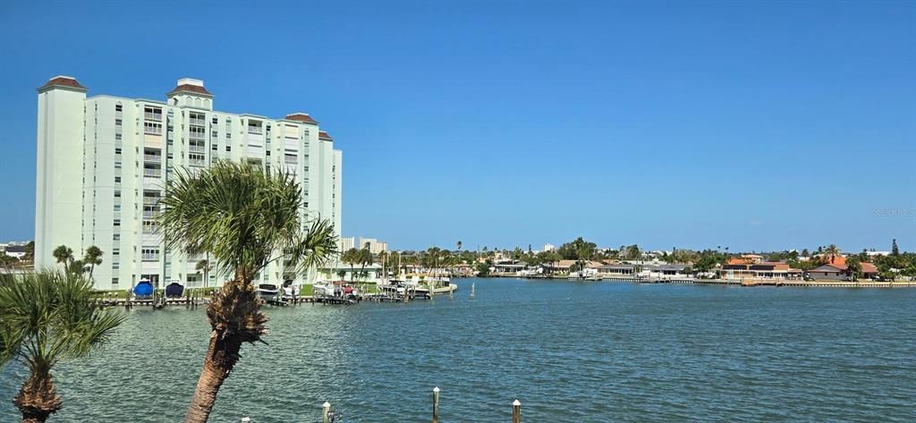 На продажу: $399,000 (2 спален, 2 ванн, 1290 Квадратных фут)