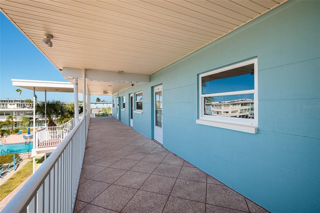 На продажу: $399,000 (2 спален, 2 ванн, 1290 Квадратных фут)