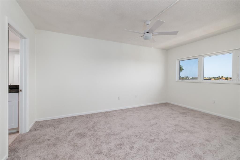 На продажу: $399,000 (2 спален, 2 ванн, 1290 Квадратных фут)