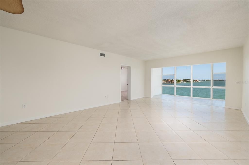 На продажу: $399,000 (2 спален, 2 ванн, 1290 Квадратных фут)