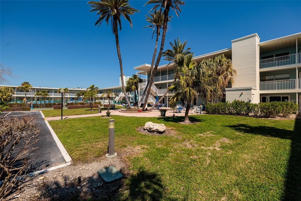 На продажу: $399,000 (2 спален, 2 ванн, 1290 Квадратных фут)