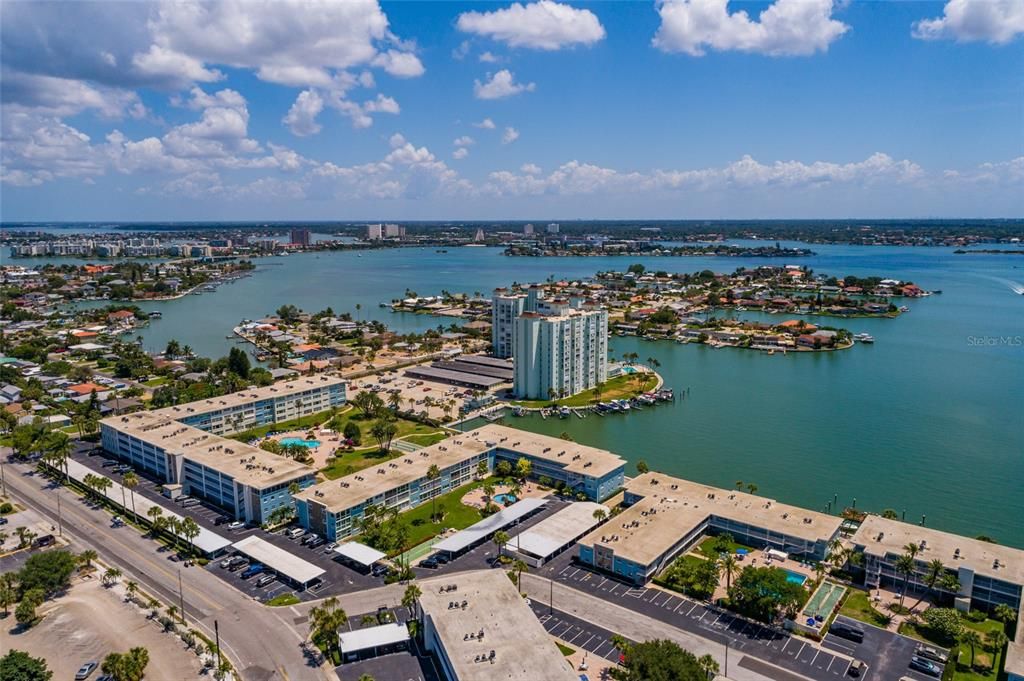 На продажу: $399,000 (2 спален, 2 ванн, 1290 Квадратных фут)