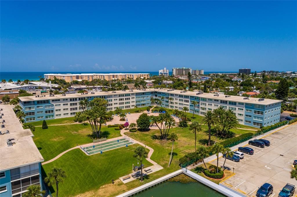 На продажу: $399,000 (2 спален, 2 ванн, 1290 Квадратных фут)