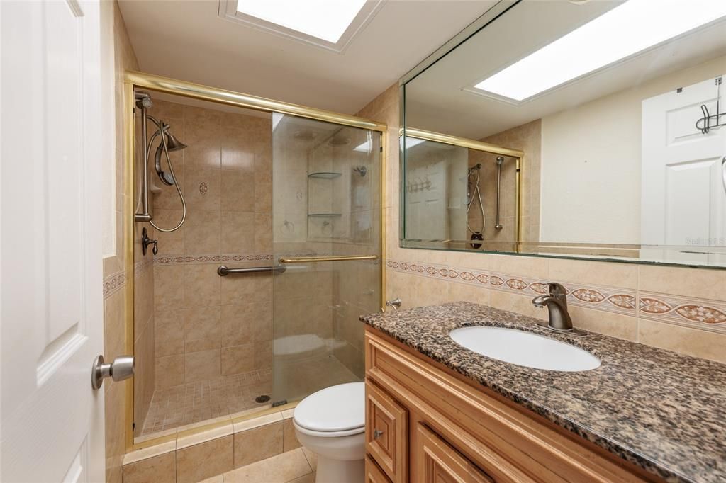 На продажу: $399,000 (2 спален, 2 ванн, 1290 Квадратных фут)