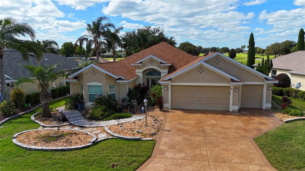 For Sale: $925,000 (4 beds, 2 baths, 2544 Square Feet)