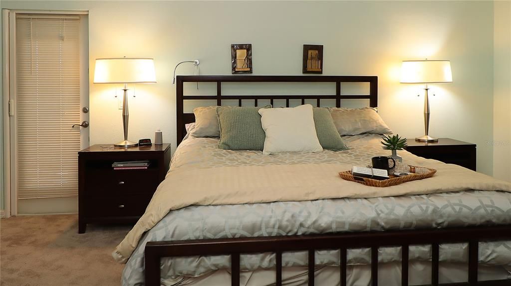 For Sale: $925,000 (4 beds, 2 baths, 2544 Square Feet)