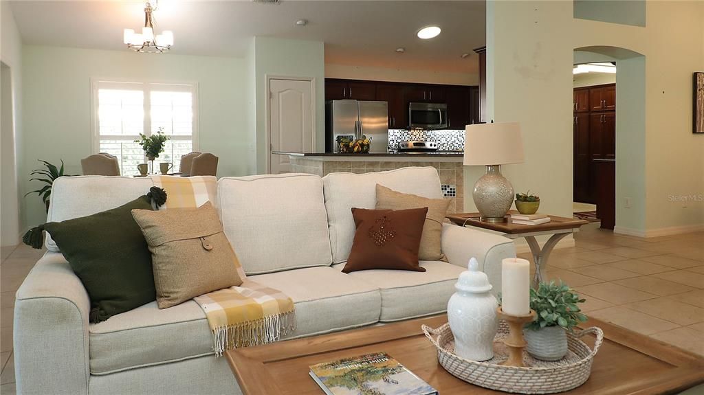 For Sale: $925,000 (4 beds, 2 baths, 2544 Square Feet)