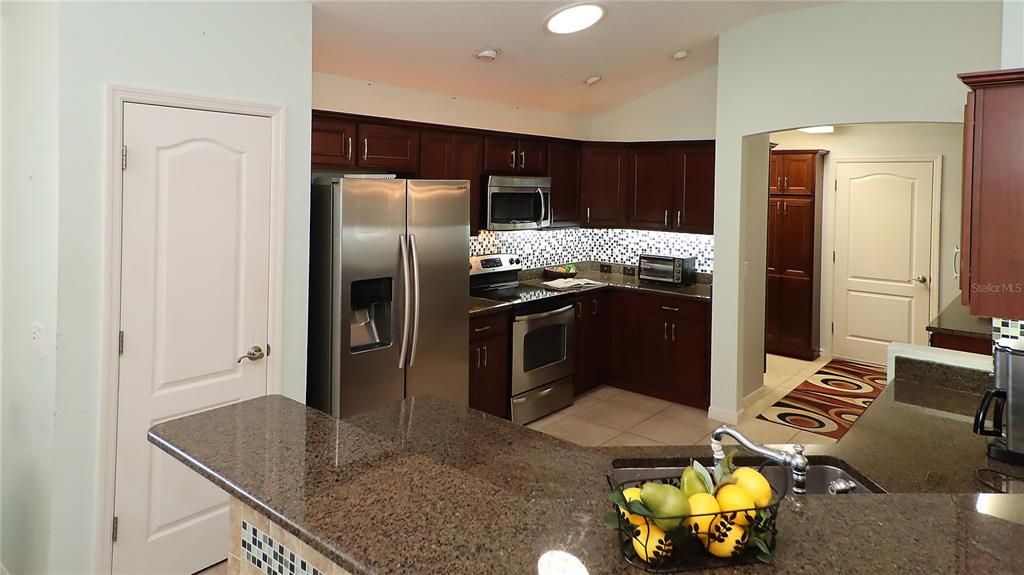 For Sale: $925,000 (4 beds, 2 baths, 2544 Square Feet)