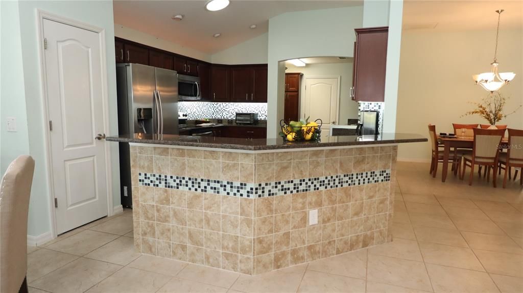 For Sale: $925,000 (4 beds, 2 baths, 2544 Square Feet)