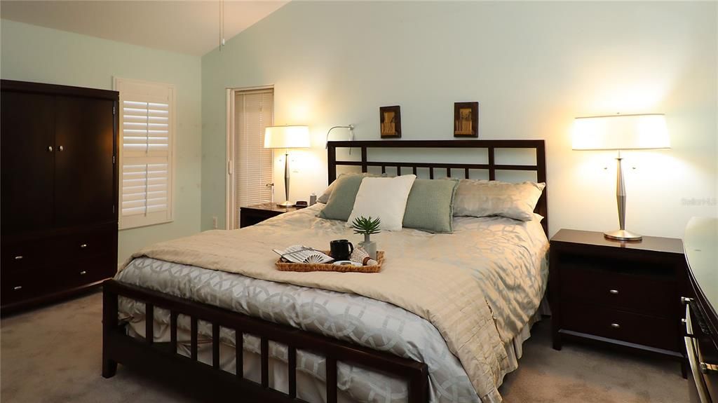 For Sale: $925,000 (4 beds, 2 baths, 2544 Square Feet)