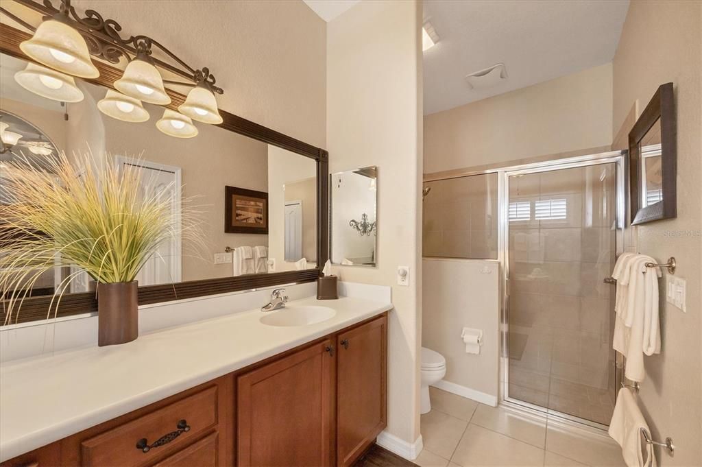 合同活跃: $464,500 (3 贝兹, 2 浴室, 2054 平方英尺)