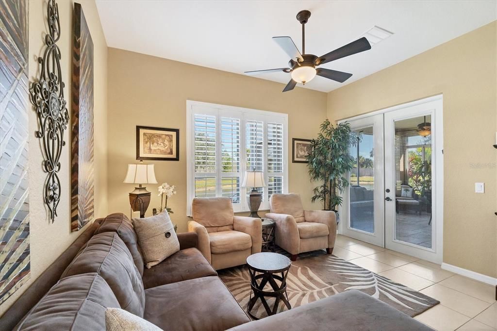 合同活跃: $464,500 (3 贝兹, 2 浴室, 2054 平方英尺)