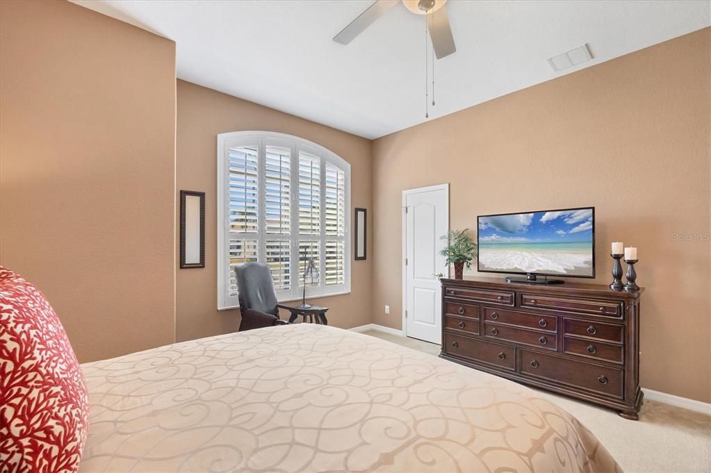 合同活跃: $464,500 (3 贝兹, 2 浴室, 2054 平方英尺)